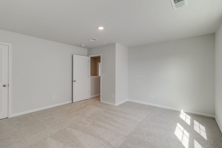 Spacious, unfurnished interior of a new home in Bluefield, Lexington (Image 32). Spacious, unfurnished interior of a new home in Bluefield, Lexington (Image 32).