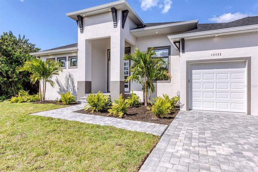 Exterior details and patio area of a home in , Port Charlotte (Image 3).
