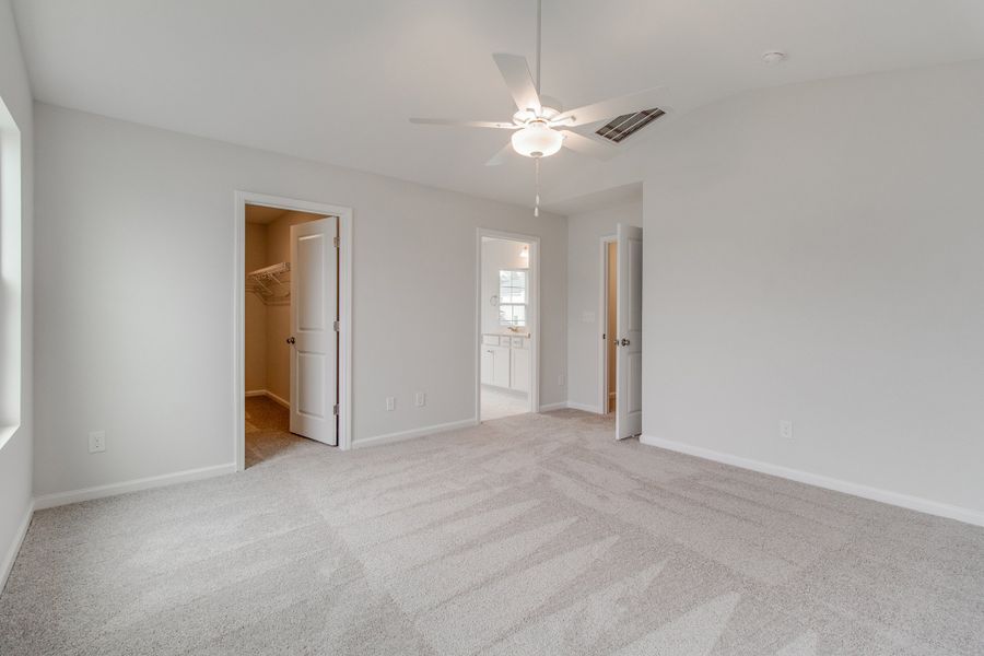 Spacious, unfurnished interior of a new home in Ellington, Elgin (Image 30).