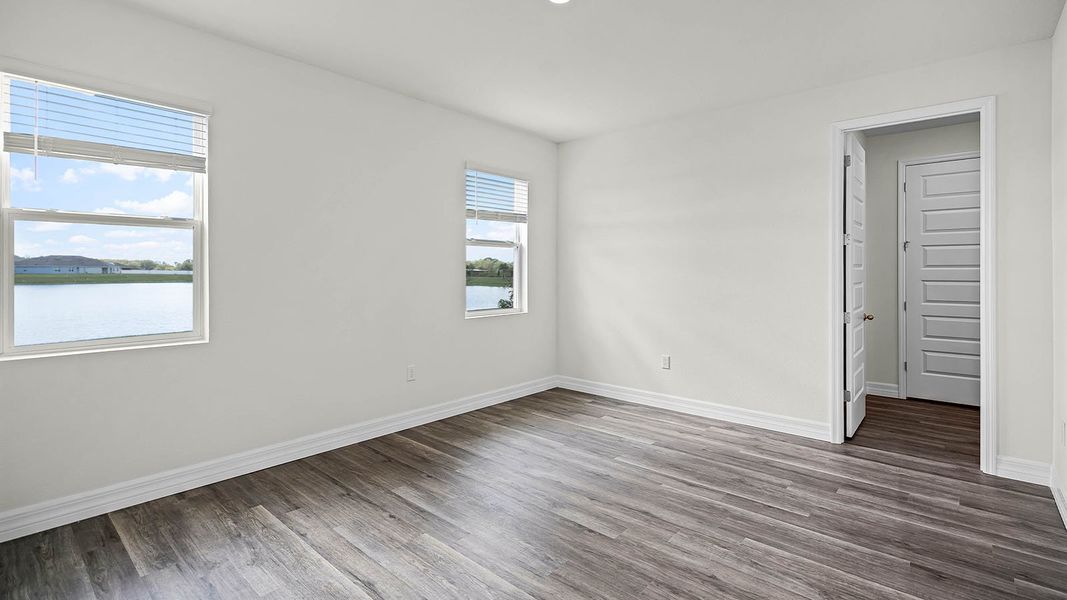 Spacious, unfurnished interior of a new home in Harmony on Lake Eloise, Winter Haven (Image 16).