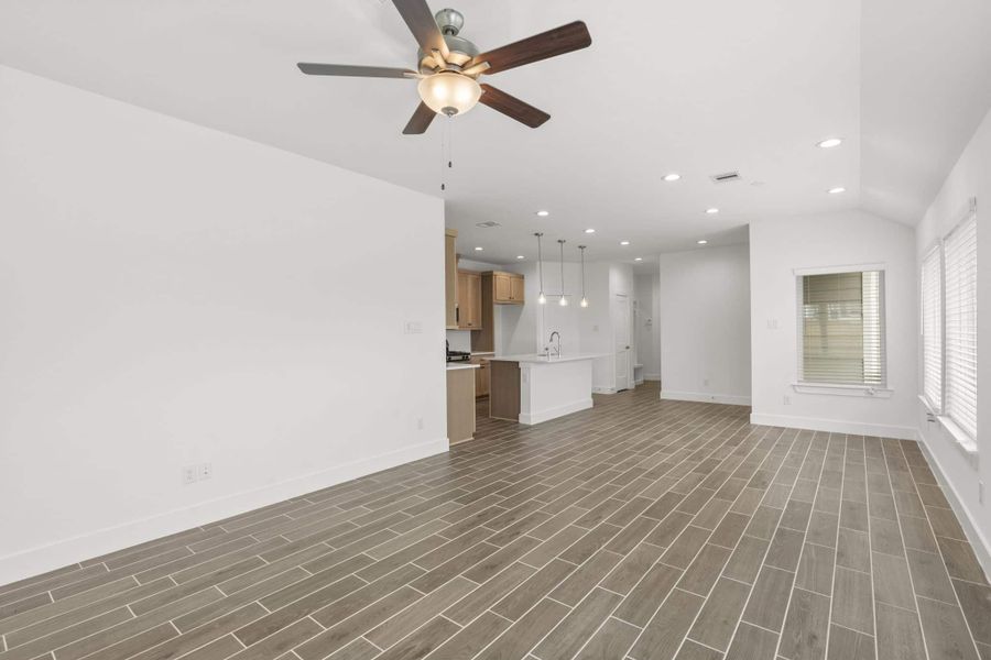 Spacious, unfurnished interior of a new home in Meridiana, Manvel (Image 9).