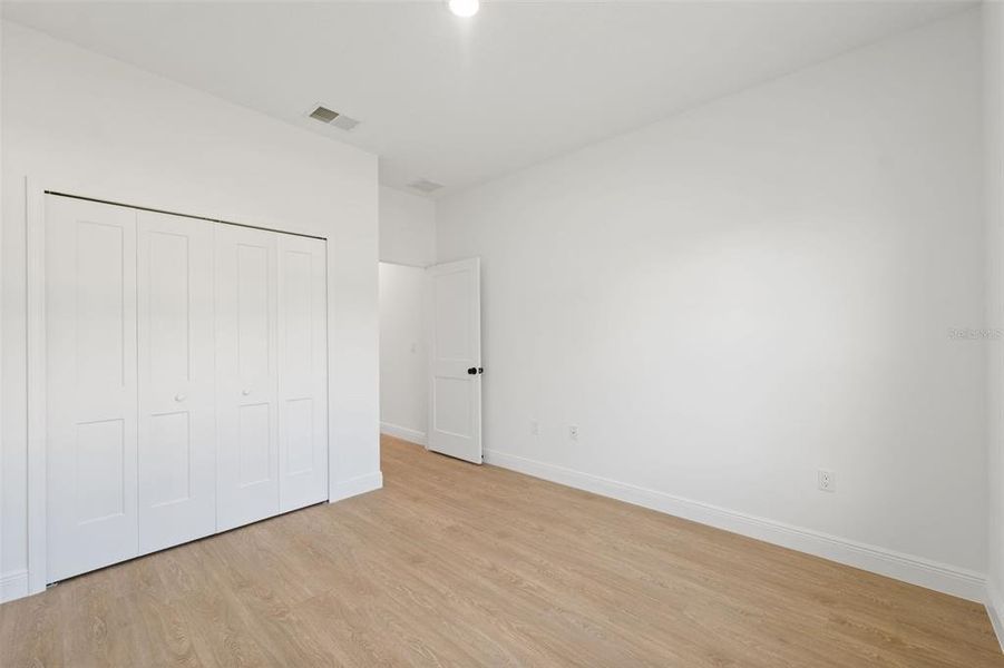 Spacious, unfurnished interior of a new home in , Ocala (Image 14).