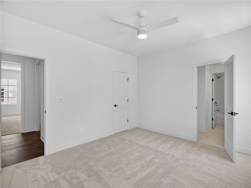 Spacious, unfurnished interior of a new home in , Suwanee (Image 41).