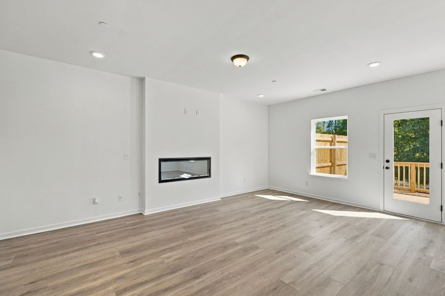 Spacious, unfurnished interior of a new home in Laurelwood Park, Gallatin (Image 15).