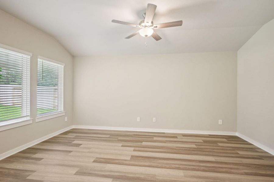 Spacious, unfurnished interior of a new home in Massey Oaks - Premier Series, Pearland (Image 19).