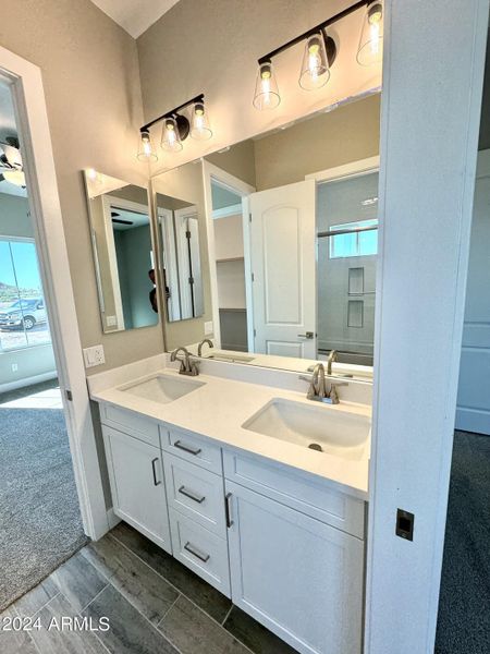 Jack and Jill Bathroom - Bdrms 1&2