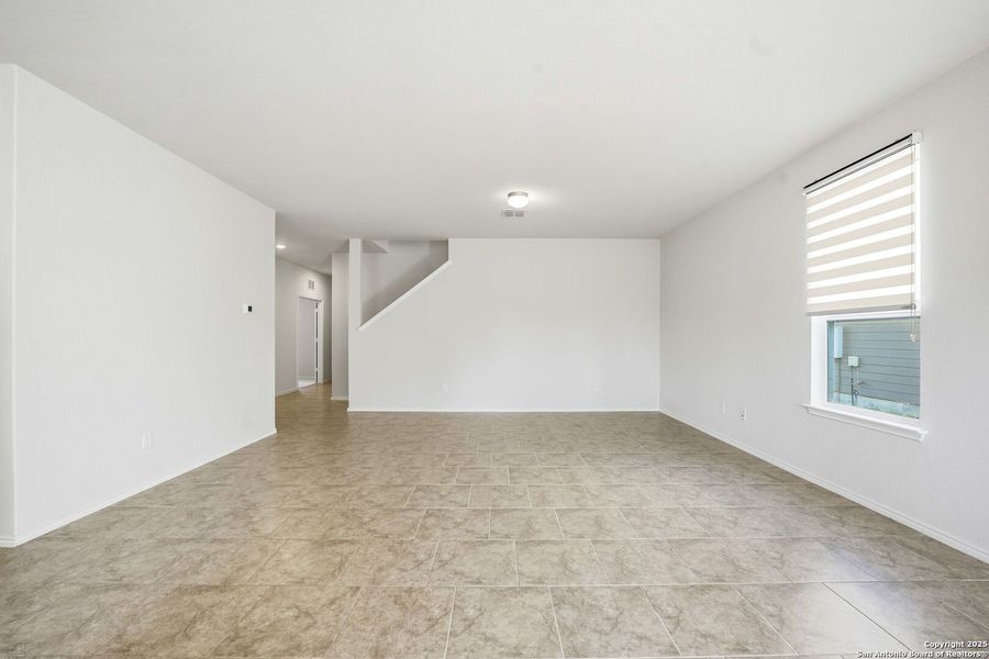 Spacious, unfurnished interior of a new home in Cinco Lakes, San Antonio (Image 30). Spacious, unfurnished interior of a new home in Cinco Lakes, San Antonio (Image 30).