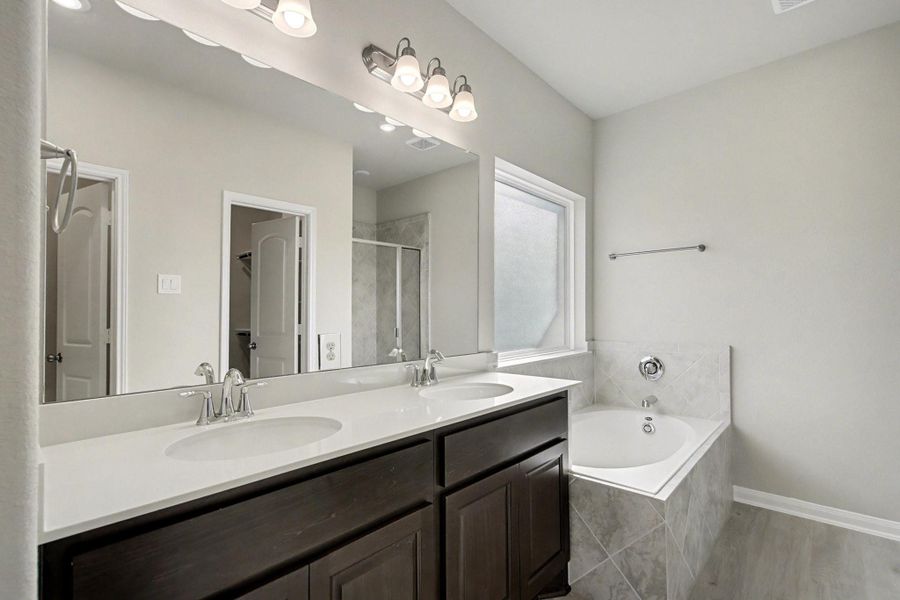 Furnished interior view inside a new home in Columbia Lakes, West Columbia (Image 9).
