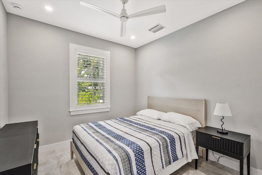 15-425 Hugh Street-15