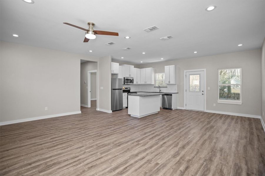 Spacious, unfurnished interior of a new home in , Lufkin (Image 23). Spacious, unfurnished interior of a new home in , Lufkin (Image 23).