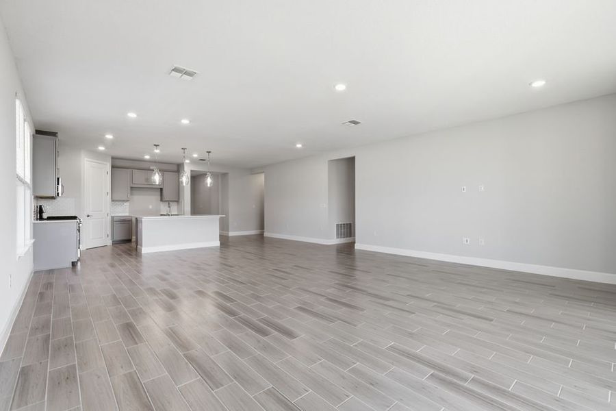 Spacious, unfurnished interior of a new home in Headwaters at Lofton Creek, Yulee (Image 32). Spacious, unfurnished interior of a new home in Headwaters at Lofton Creek, Yulee (Image 32).