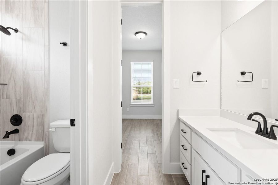 Furnished interior view inside a new home in Village at Three Oaks, Seguin (Image 8). Furnished interior view inside a new home in Village at Three Oaks, Seguin (Image 8).