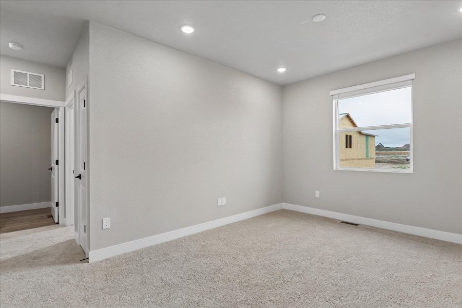 Spacious, unfurnished interior of a new home in Aspen Meadows, Colorado Springs (Image 20). Spacious, unfurnished interior of a new home in Aspen Meadows, Colorado Springs (Image 20).