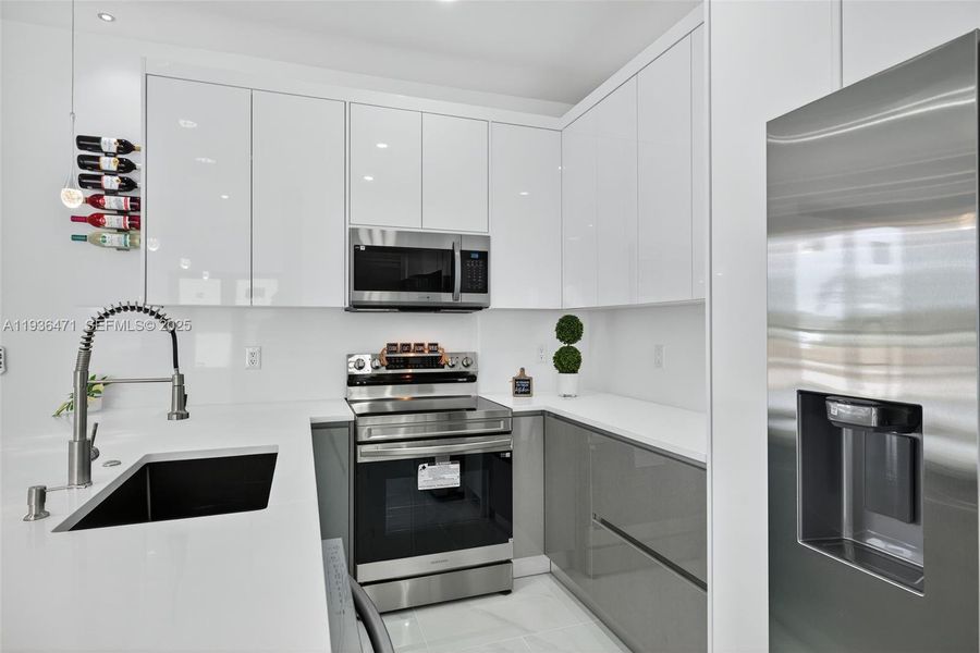 Furnished interior view inside a new home in , Cape Coral (Image 7).