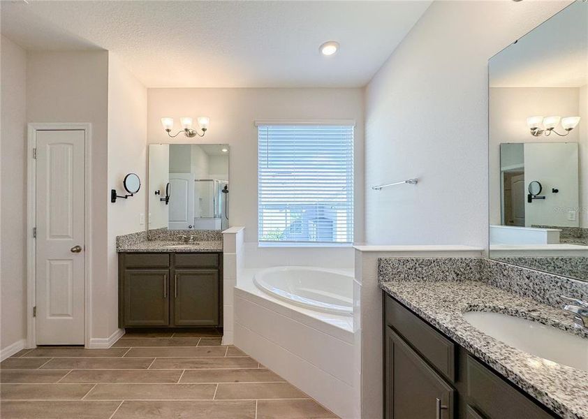 Furnished interior view inside a new home in , Winter Garden (Image 9).