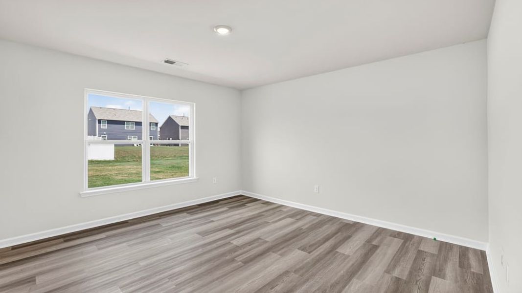 Spacious, unfurnished interior of a new home in Bentley Park, Greenwood (Image 19).