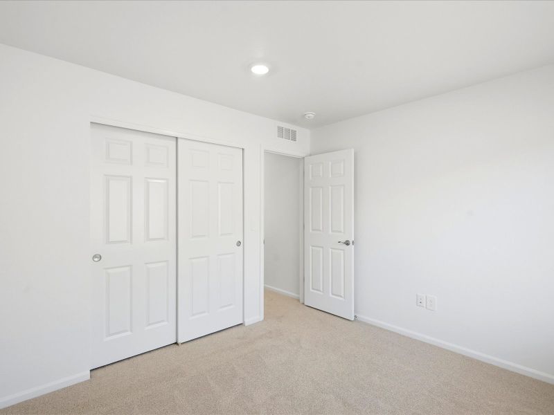 Spacious, unfurnished interior of a new home in Three Hills, Morrison (Image 20).