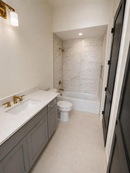 Bedroom 2 En Suite Bath