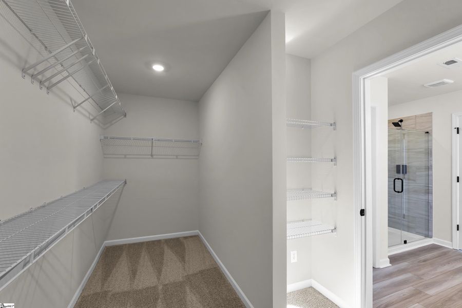 Spacious, unfurnished interior of a new home in Lynbrook, Boiling Springs (Image 26).