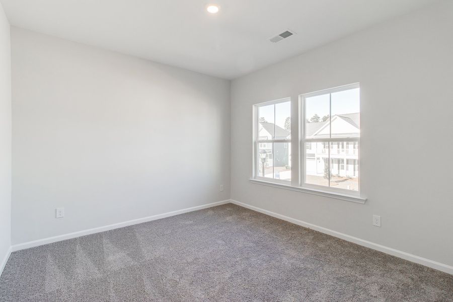 Spacious, unfurnished interior of a new home in Hendrix Farms, Lexington (Image 38).