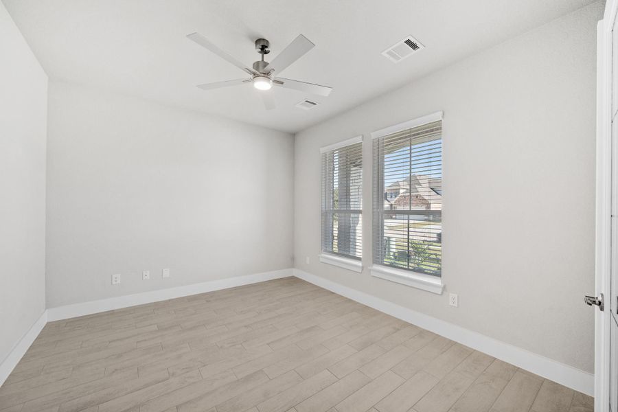 Spacious, unfurnished interior of a new home in Morton Creek Ranch, Katy (Image 21).