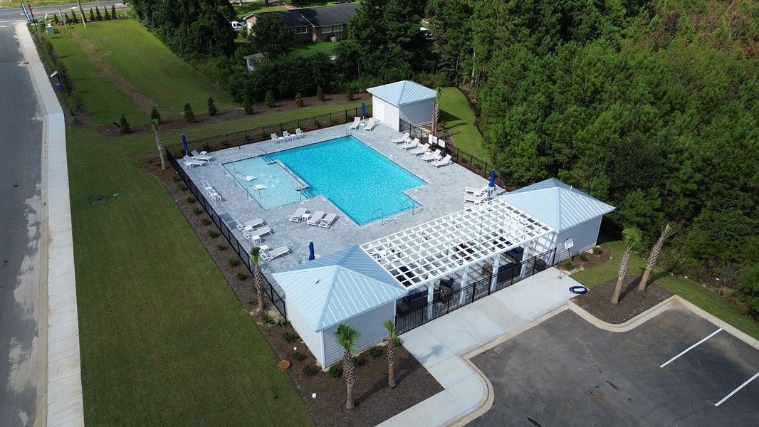 Community amenities in Eden Springs, Longs (Image 4).