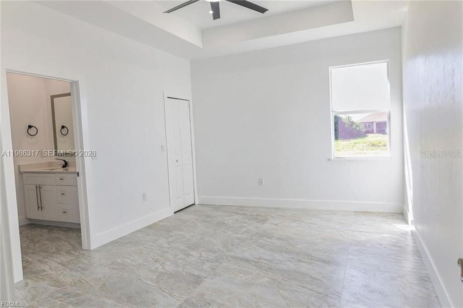 Spacious, unfurnished interior of a new home in , Lehigh Acres (Image 18).
