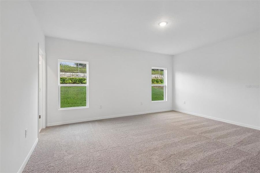 Spacious, unfurnished interior of a new home in Eagletail Landings, Howey-in-the-Hills (Image 15).