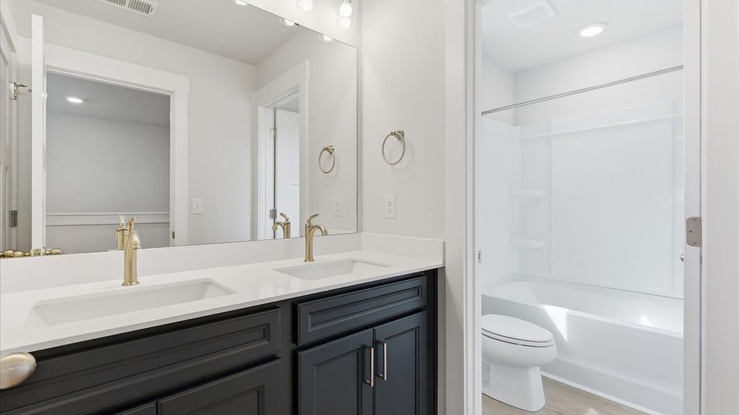 Highly skilled design seen in this polished and practical full bathroom located at this single family home in Gray Court, SC