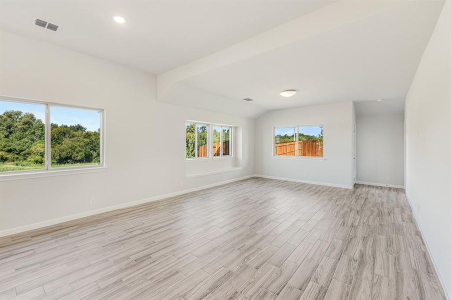 Spacious, unfurnished interior of a new home in Bear Creek Elements, Lavon (Image 31).