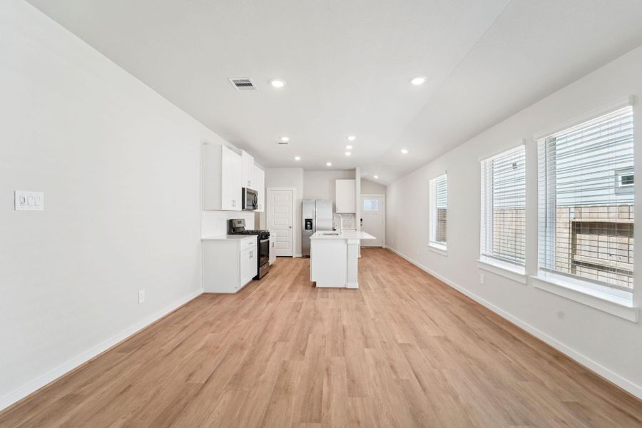 Spacious, unfurnished interior of a new home in Pine Lake Cove - Traditional Series, Montgomery (Image 20).
