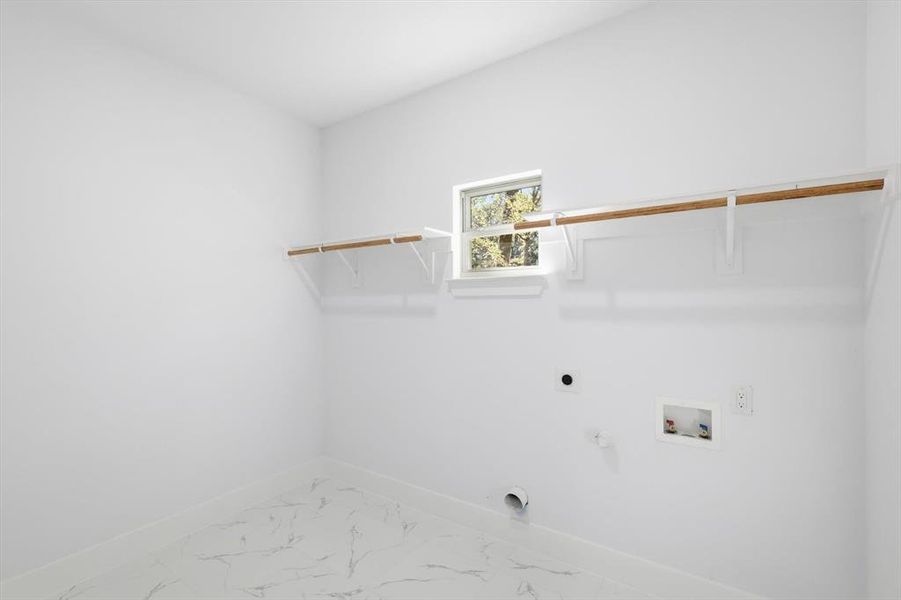 Spacious, unfurnished interior of a new home in , Gun Barrel City (Image 23).