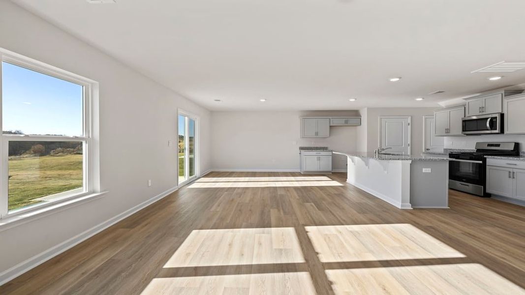 Spacious, unfurnished interior of a new home in Cloverdale Hills, Piedmont (Image 15).