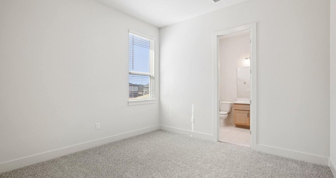 Spacious, unfurnished interior of a new home in Sunfield, Buda (Image 17).