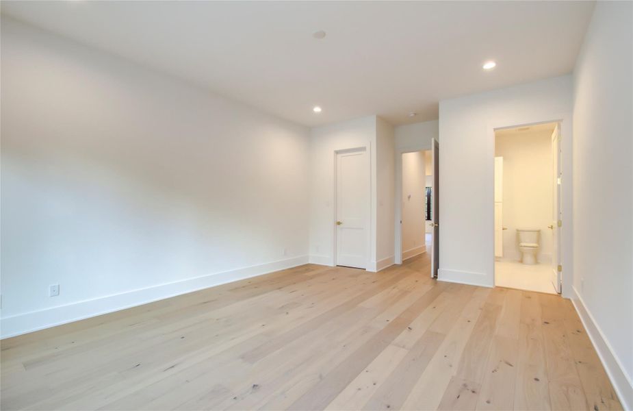 Spacious, unfurnished interior of a new home in , Houston (Image 22).