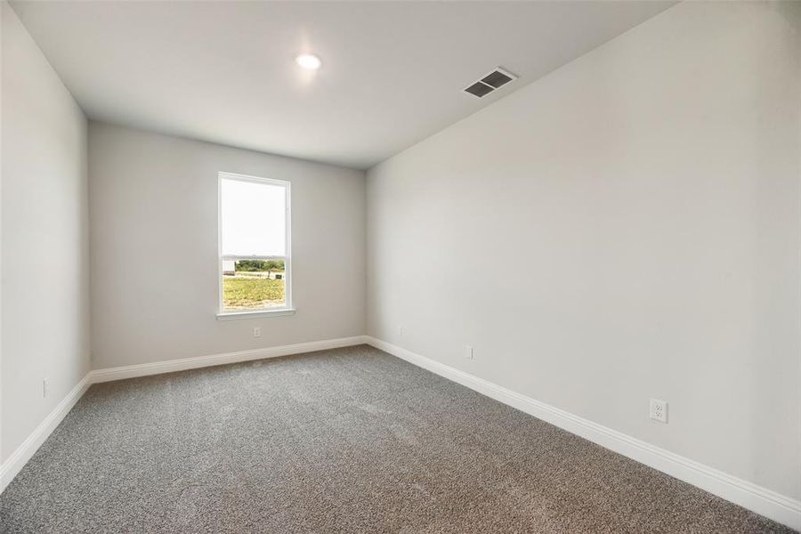 Spacious, unfurnished interior of a new home in Creekside of Crowley, Crowley (Image 16).