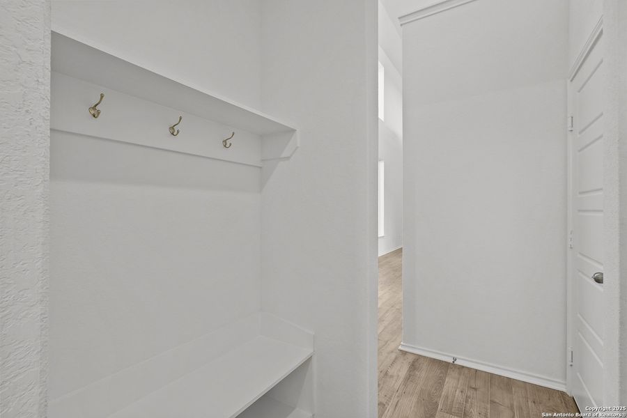 Spacious, unfurnished interior of a new home in Davis Ranch, San Antonio (Image 23).