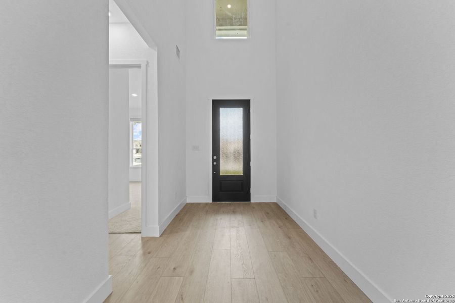 Spacious, unfurnished interior of a new home in , New Braunfels (Image 13).