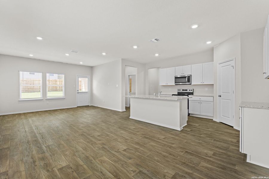 Spacious, unfurnished interior of a new home in Laurel Vistas, San Antonio (Image 19). Spacious, unfurnished interior of a new home in Laurel Vistas, San Antonio (Image 19).
