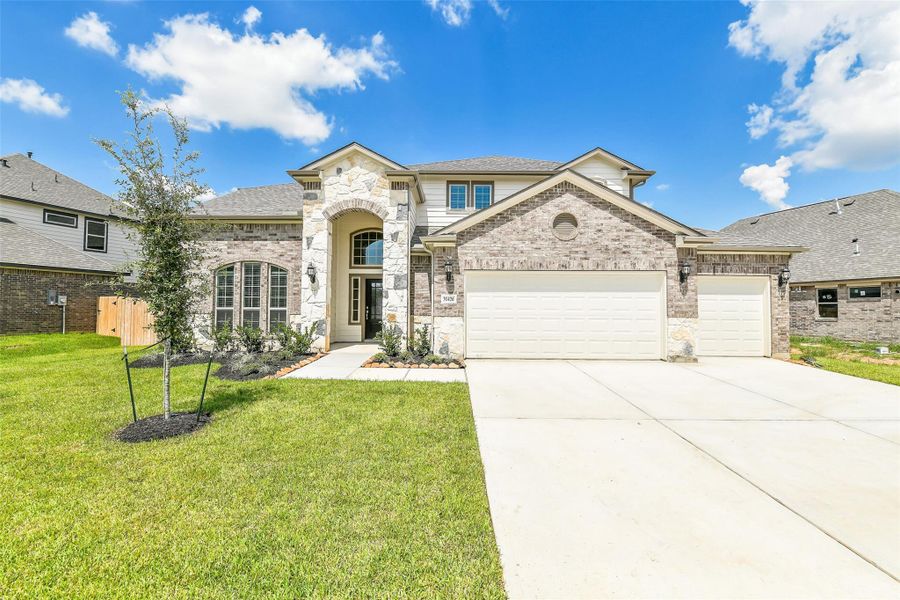 Exterior details and patio area of a home in Stone Creek Ranch, Hockley (Image 25). Exterior details and patio area of a home in Stone Creek Ranch, Hockley (Image 25).