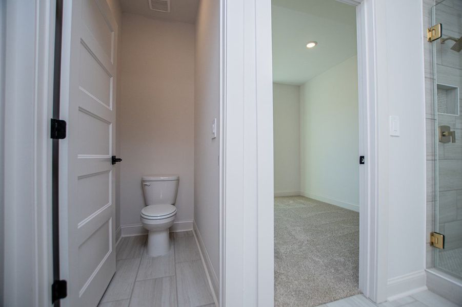 Spacious, unfurnished interior of a new home in The Reserve at Red Oaks, Carrollton (Image 29).