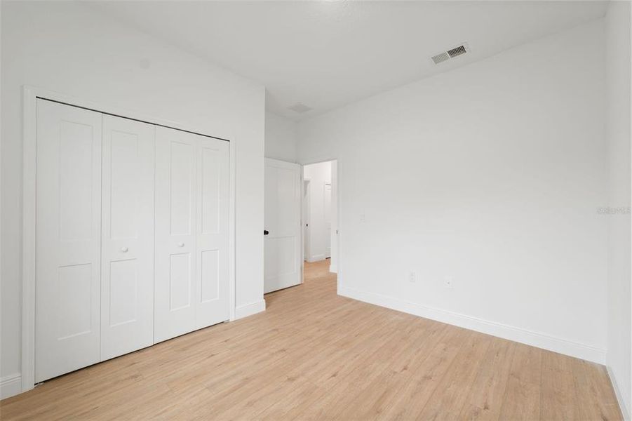 Spacious, unfurnished interior of a new home in , Ocala (Image 28).