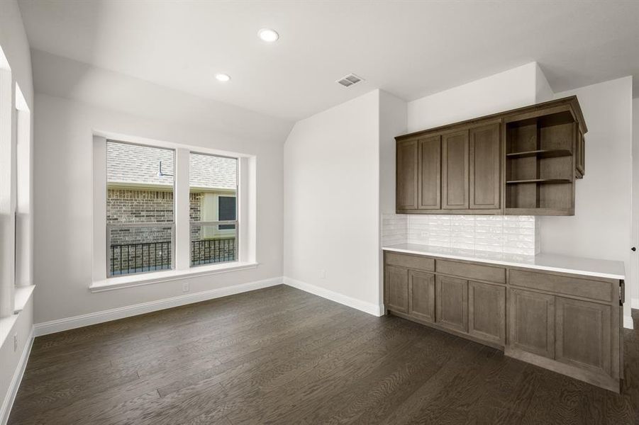 375 Paddle Boat- Dining-2 375 Paddle Boat- Dining-2