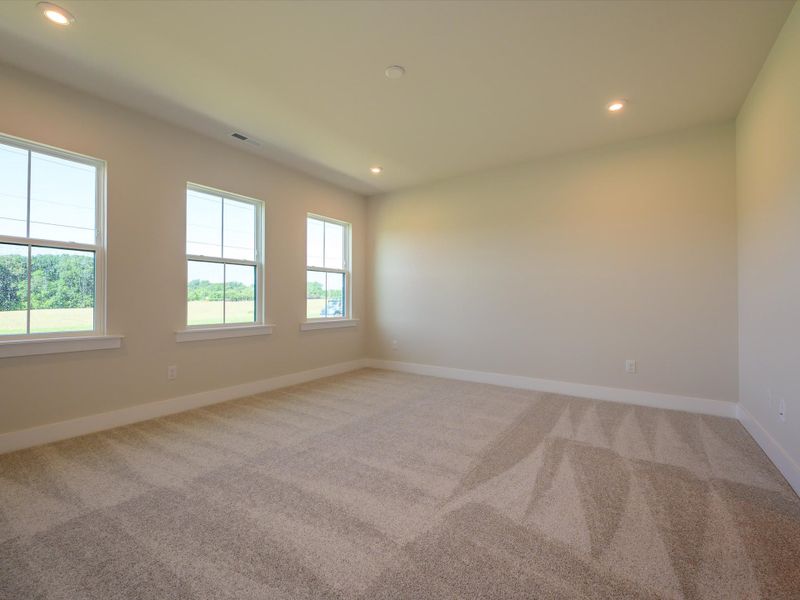 Spacious, unfurnished interior of a new home in Seven Oaks, Belmont (Image 19).