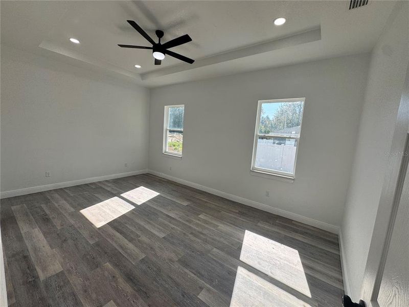 Spacious, unfurnished interior of a new home in , Ocala (Image 12).