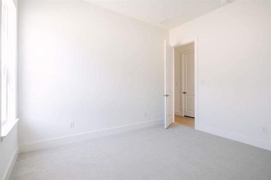 Spacious, unfurnished interior of a new home in , Weatherford (Image 26).