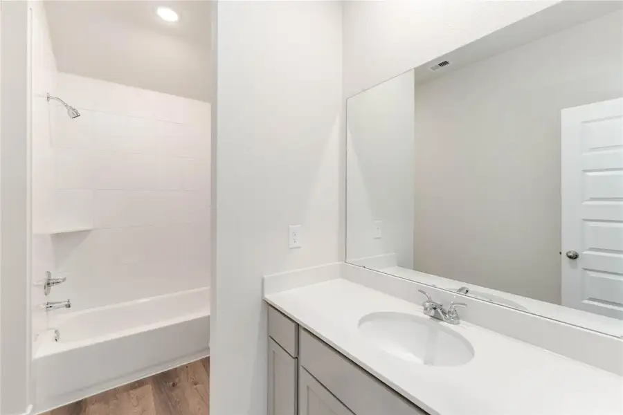 Furnished interior view inside a new home in Magnolia Springs, Montgomery (Image 9).