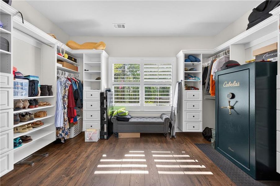 Furnished interior view inside a new home in , Dahlonega (Image 35).