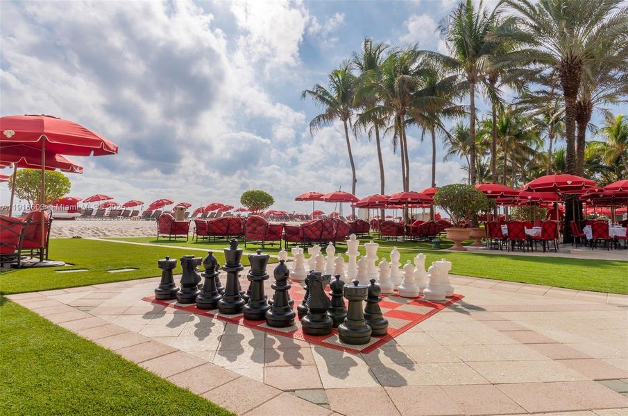 Community amenities in The Estates at Acqualina, Sunny Isles Beach (Image 9).