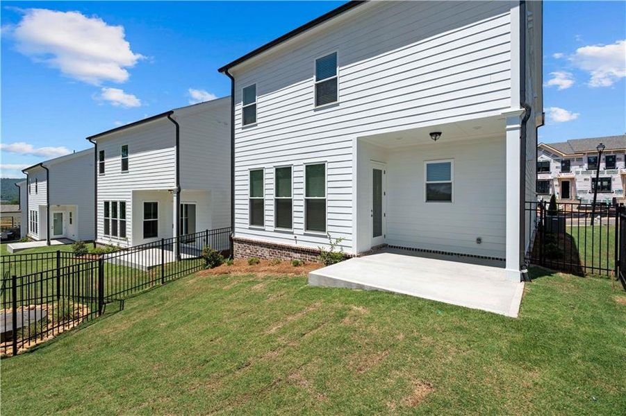 Exterior details and patio area of a home in Aberdeen, Hoschton (Image 3).